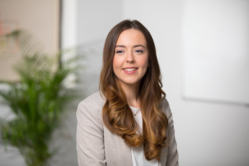 Professional portrait photographer for headshots and staff portraits in ...